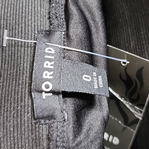 TORRID ALINE BLACK SKIRT/ SIZE 0 ( L/12) - Picture 6 of 14